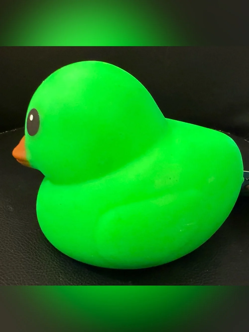 SUNNY DAYS TRENDING LAFFY QUACKS BRIGHT GREEN JUMBO SOFT SQUISHY  DUCK  NWT